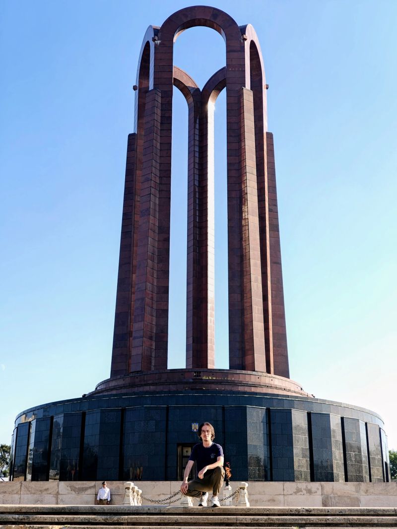 Sergi Masip in Bucharest in front of the Unknown Soldier monument.